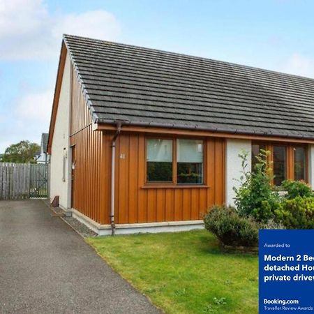 Modern 2 Bedroom Semi Detached House With Own Private Driveway インヴァネス エクステリア 写真