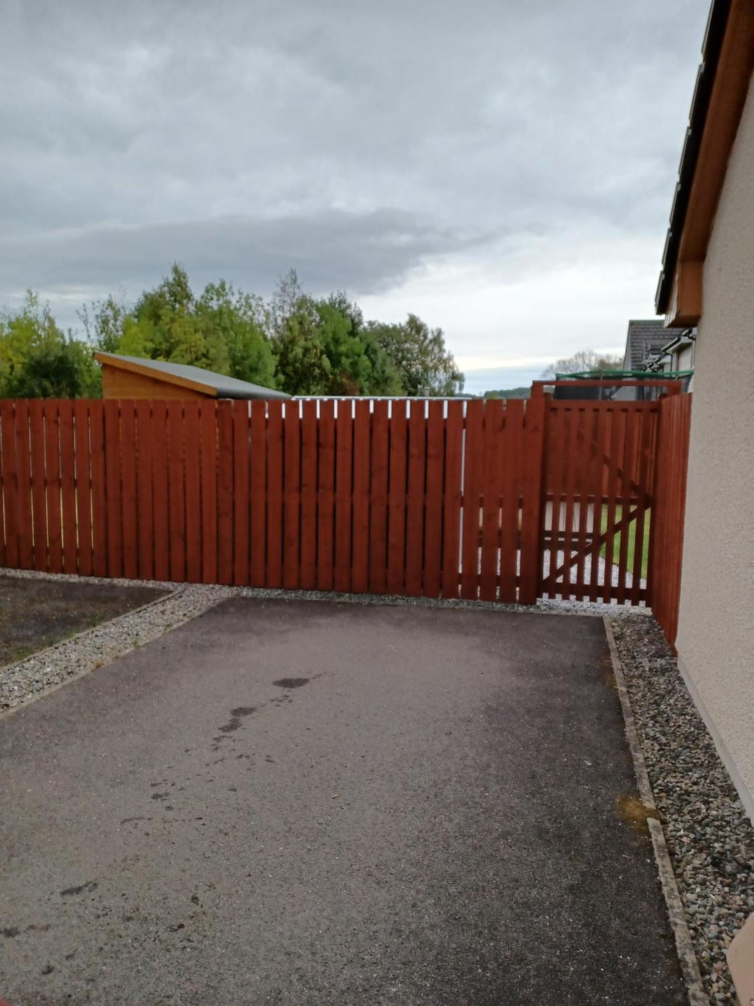 Modern 2 Bedroom Semi Detached House With Own Private Driveway インヴァネス エクステリア 写真